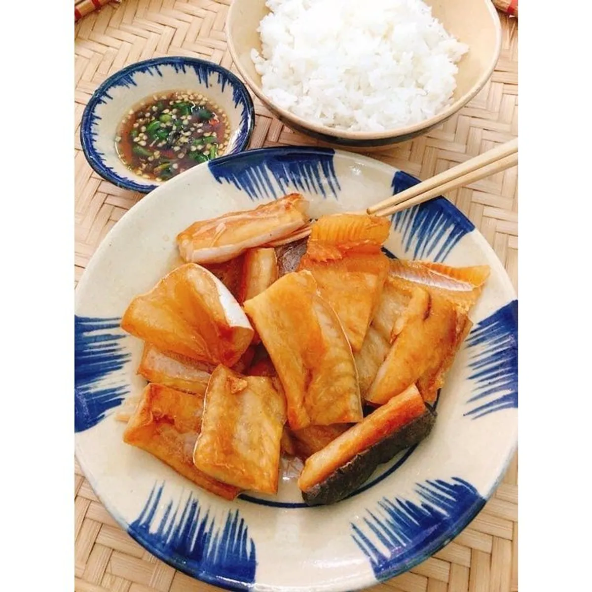 Cá dứa chiên - món ăn hao cơm